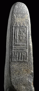 Escm DIN II, Estela del Rey Peribsen, granio, Abydos, M. Britanico, hacia 2800