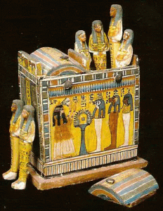 Esc, XII, DIN XIX, Caja de Ushebtis, Henutmehyt sacerdotisa adora alos hijos de Horus, 1294-1279