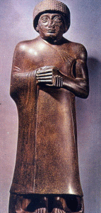 Esc, XXII, Gudea de pi, sumerios, M. del Louvre, Pars, 2150-2125 aC.