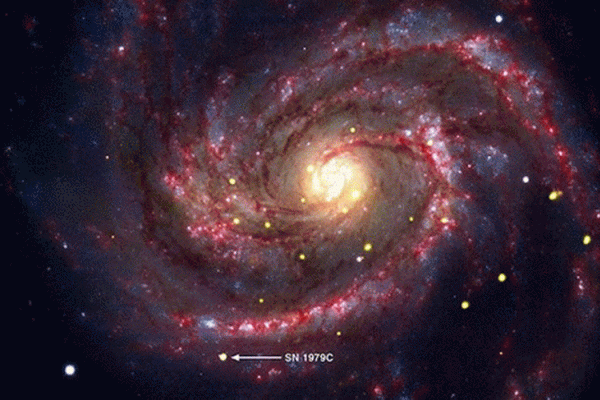 Universo Agujero Negro Supernova SN 19796 Galaxia M100 NASA