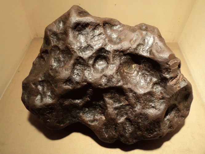 Universo, Meteoritos, Meteorito Kaper kaike, Sulfuro de Hierro y Grafito, Museo de La Plata, Buenos  Aires, Argentina